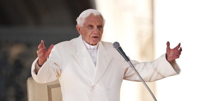 Pope-Benedict-XVI-addresses-200-000-pilgrims-at-his-final-General-Audience